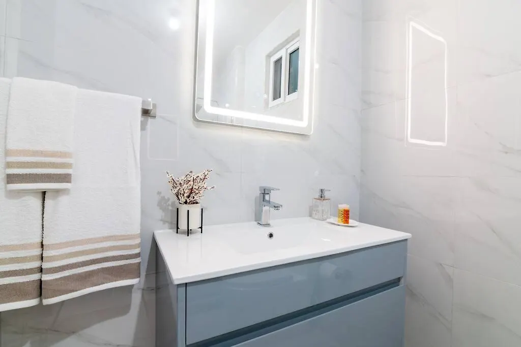 Apartament The Luxurious Chateau Kingston