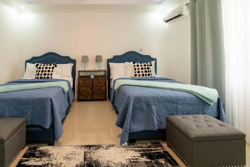 Apartament The Luxurious Chateau Kingston